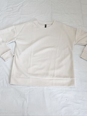 Lazzypants Women's Cream Long Sleeve Tee - Unbranded Relaxed Crew. Sz S